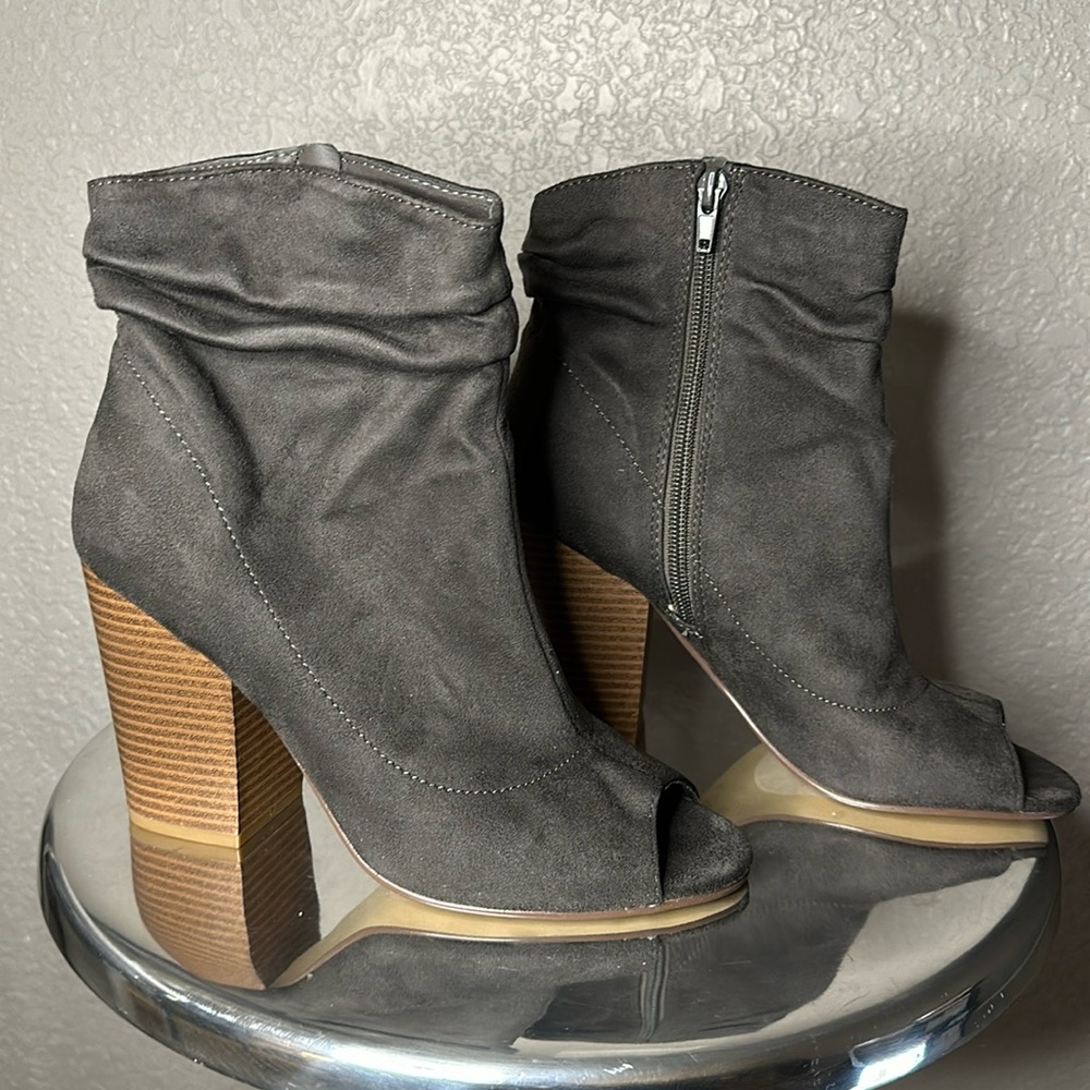 Indigo Rd Open toe heeled bootie, size 9